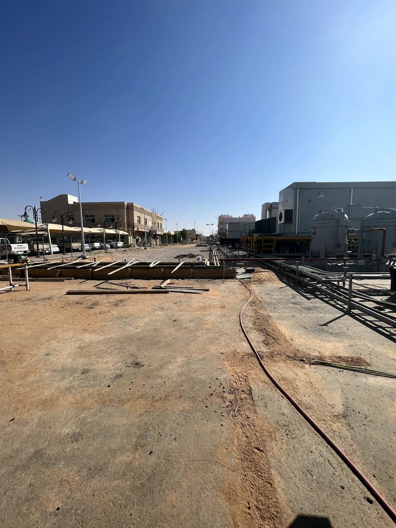 ساحة المحطة بعد تجهيز موضع القاعدة