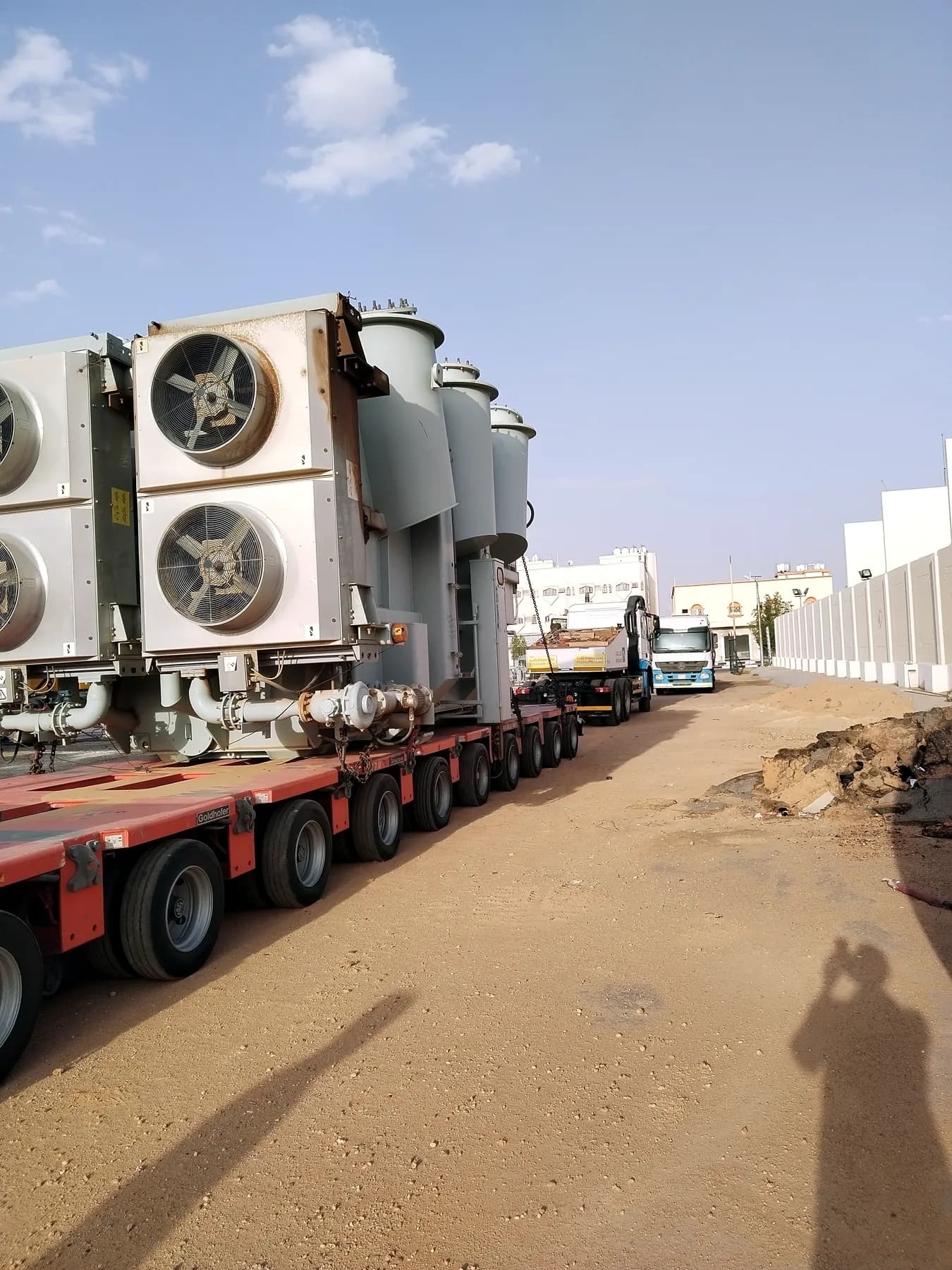 المحوّل ومجموعة التبريد على المقطورة